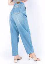Cargar imagen en el visor de la galería, Jean Slouchy Kiara - Celeste Contaminado