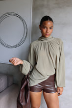 Cargar imagen en el visor de la galería, Blusa Alba
